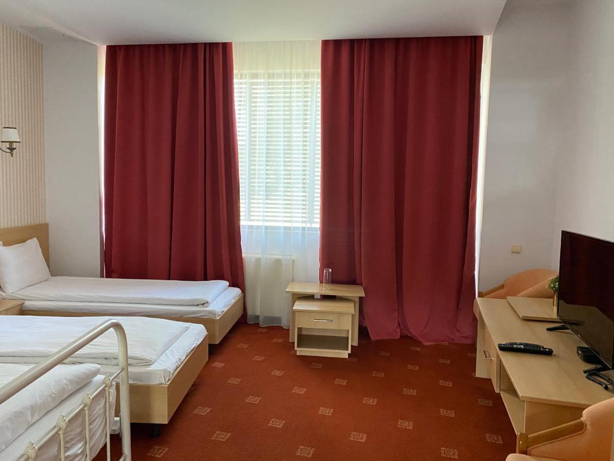 Hotel Andy Km 36 Bukarest Exteriör bild