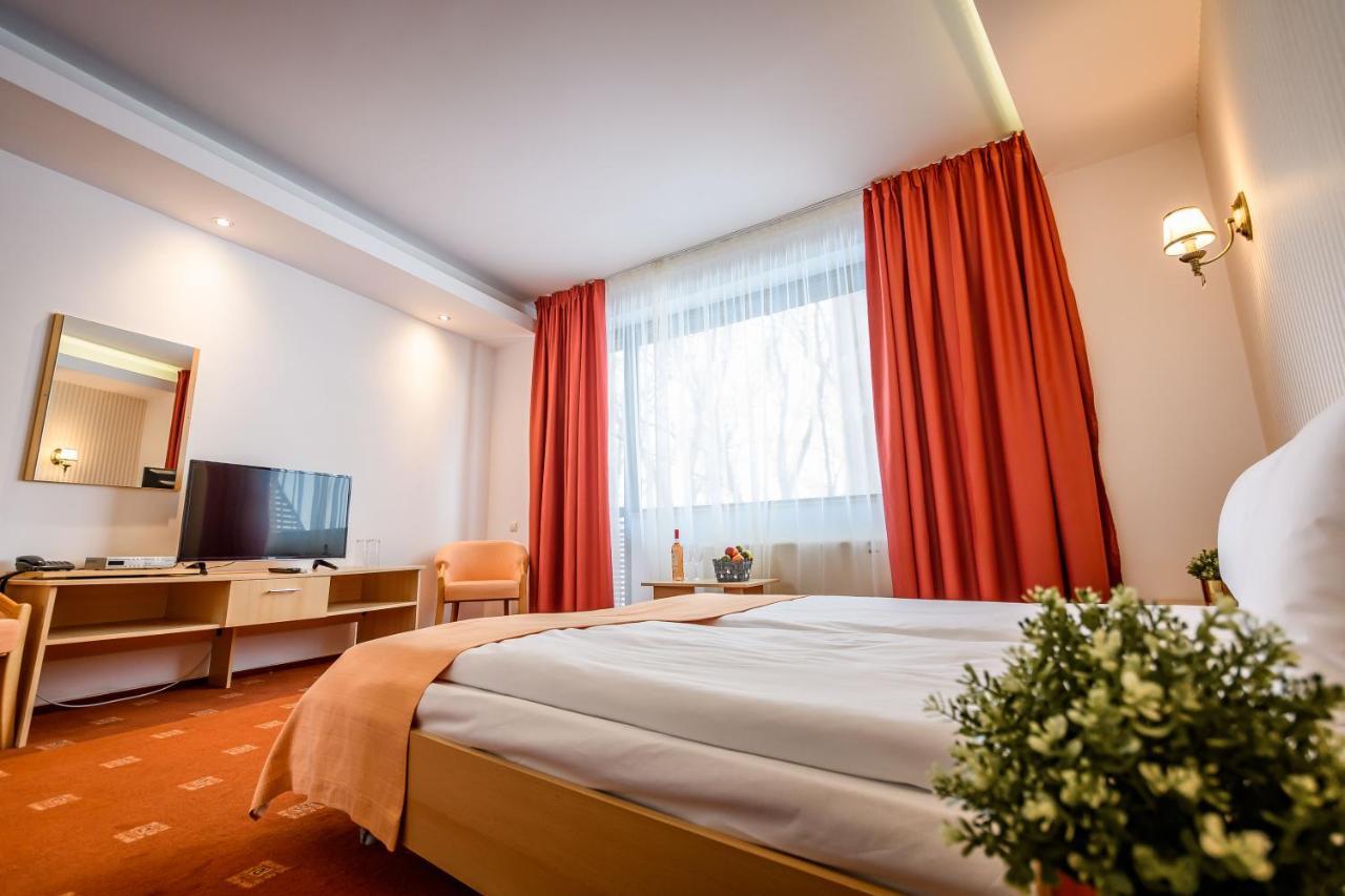 Hotel Andy Km 36 Bukarest Exteriör bild